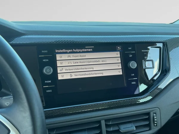 VOLKSWAGEN Polo (2023) — foto 10 van 21