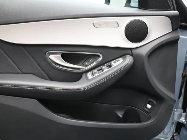 Mercedes-Benz C-Klasse (2016) — foto 3 van 29