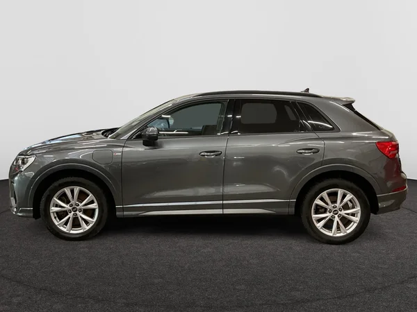AUDI Q3 PHEV (2022) — foto 12 van 24
