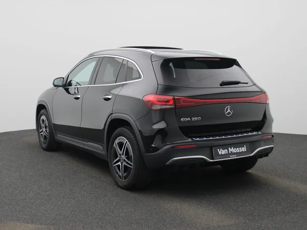 Mercedes-Benz EQA (2021) — foto 12 van 48