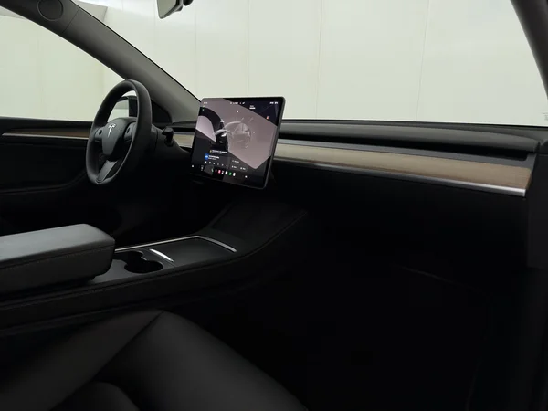 TESLA Model Y (2022) — foto 3 van 30