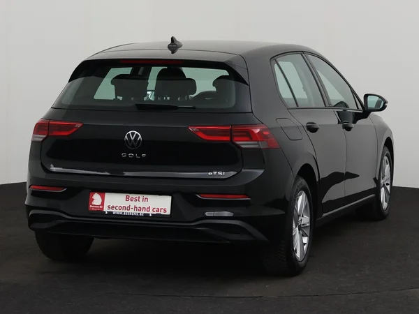 VOLKSWAGEN Golf (2024) — foto 22 van 28