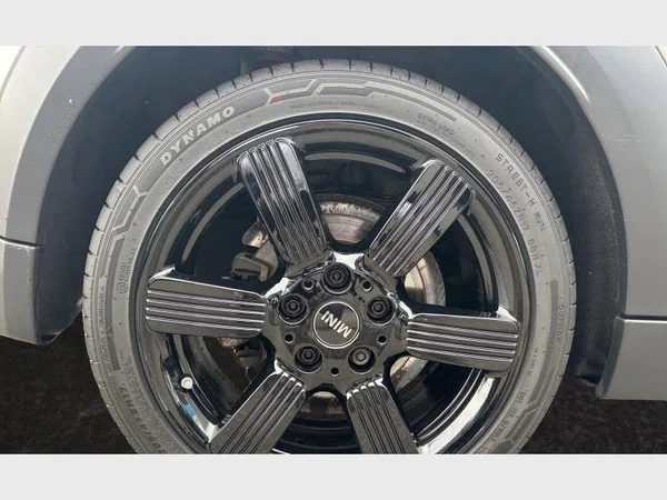 MINI Mini (2023) — foto 21 van 29