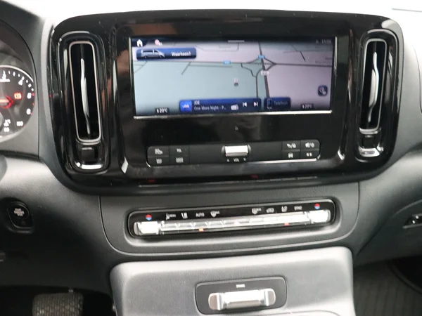 Mercedes-Benz Vito (2024) — foto 7 van 28