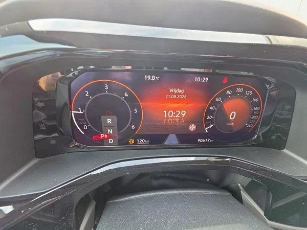 VOLKSWAGEN Multivan T7 (2023) — foto 6 van 24