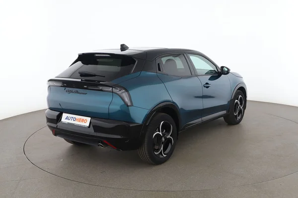 Alfa Romeo Junior (2025) — foto 12 van 16