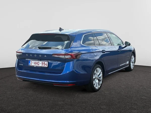 SKODA Superb Combi (2025) — foto 10 van 17