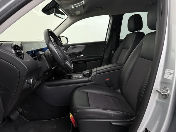 MERCEDES GLB 180 (2021) — foto 2 van 27