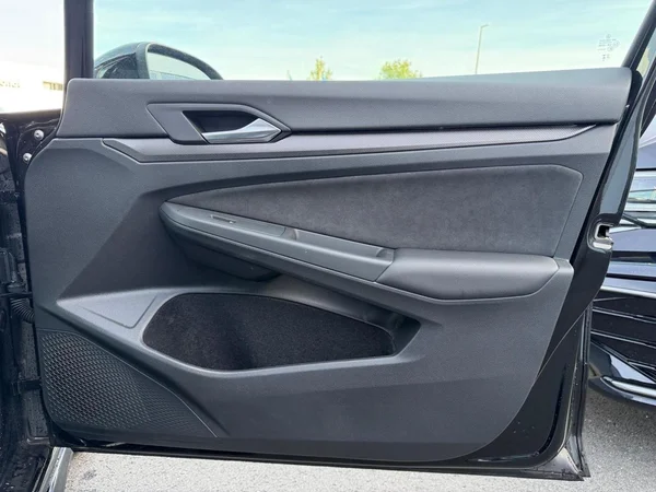 VOLKSWAGEN Golf VIII (2025) — foto 8 van 25