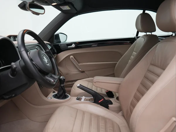 VOLKSWAGEN Beetle Cabriolet (2015) — foto 4 van 39