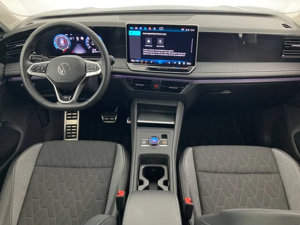 VOLKSWAGEN Tiguan (2025) — foto 25 van 36