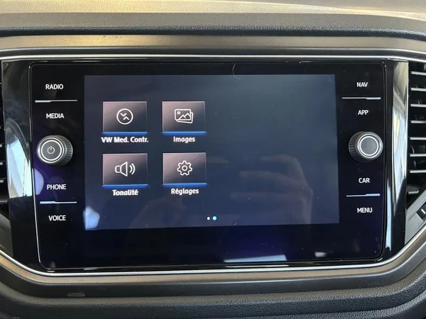 VOLKSWAGEN T-Roc (2018) — foto 22 van 34