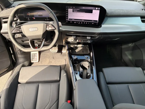 AUDI Q3 SUV (2025) — foto 2 van 17