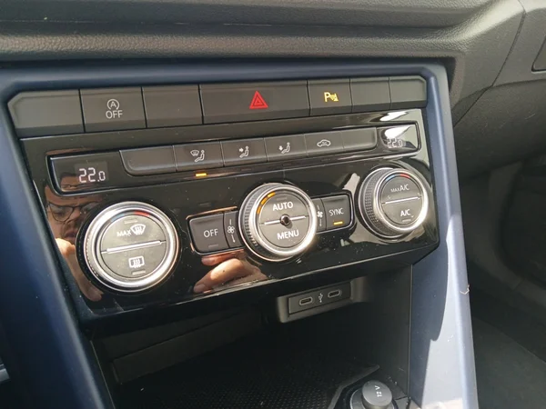 VOLKSWAGEN T-Roc (2021) — foto 4 van 18