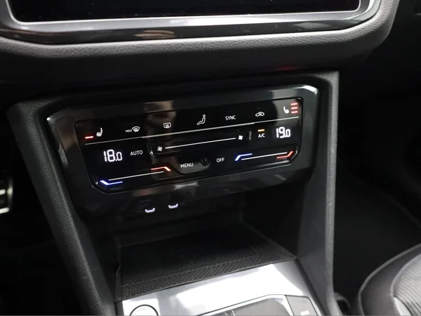 VOLKSWAGEN Tiguan eHybrid (PHEV) (2022) — foto 10 van 22