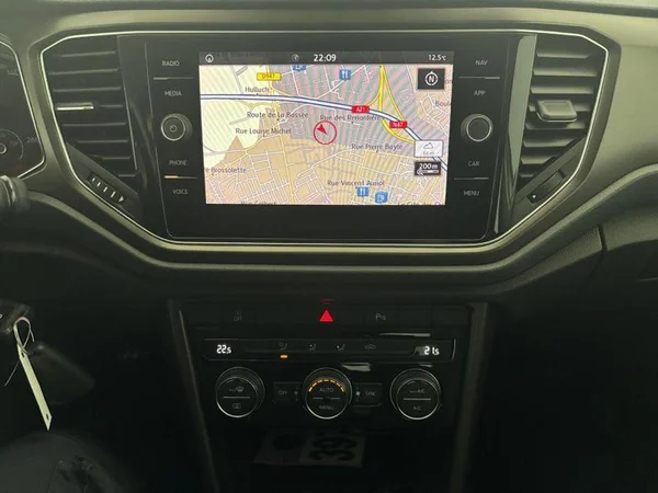 VOLKSWAGEN T-Roc (2018) — foto 7 van 17