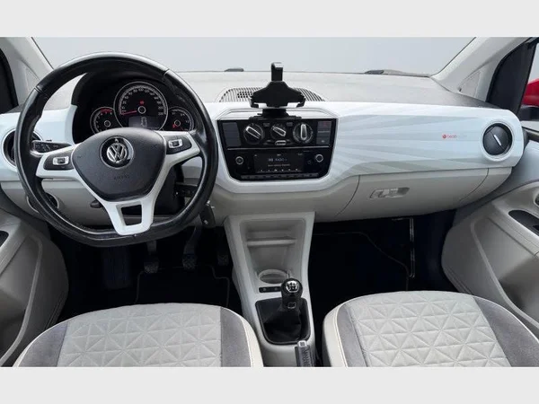 Volkswagen UP! (2017) — foto 25 van 25