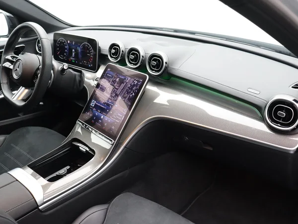 Mercedes-Benz C-Klasse (2025) — foto 10 van 21