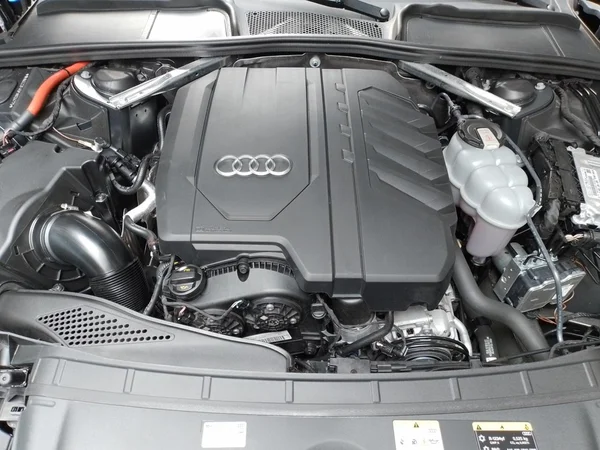 AUDI A4 Avant (2023) — foto 14 van 22