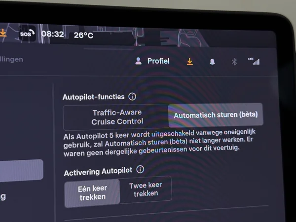 TESLA Model Y (2024) — foto 9 van 30