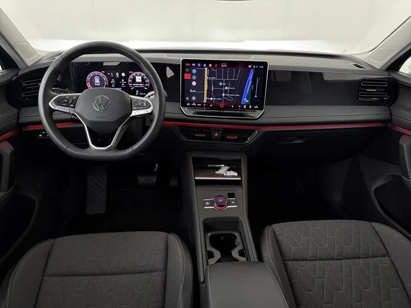 VOLKSWAGEN Tiguan (2025) — foto 13 van 18