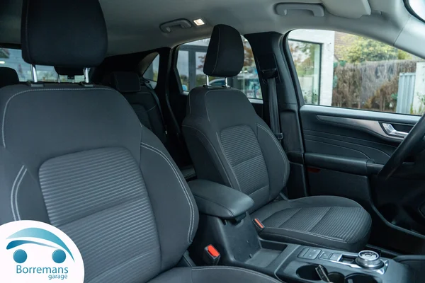 Ford Kuga (2022) — foto 9 van 33