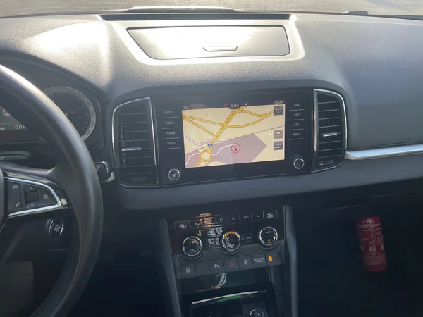 SKODA Karoq (2018) — foto 6 van 21