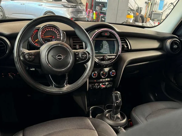 MINI One (2019) — foto 17 van 18