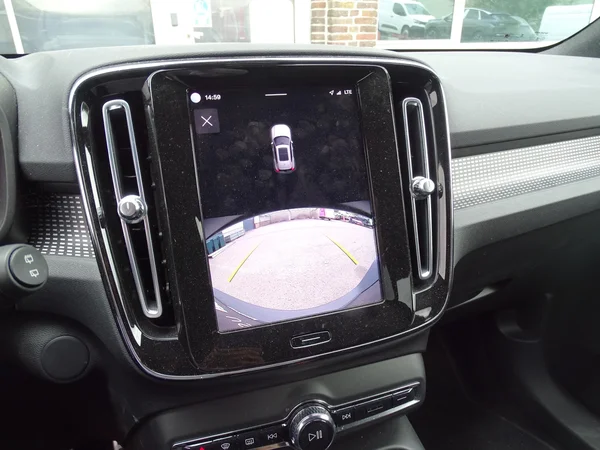 Volvo XC40 (2023) — foto 13 van 28