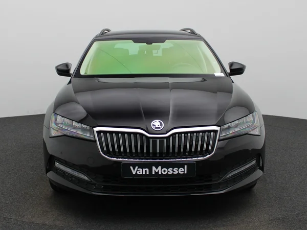 Škoda Superb (2022) — foto 23 van 43