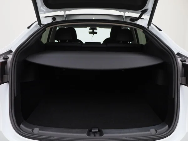 Tesla Model Y (2023) — foto 4 van 43