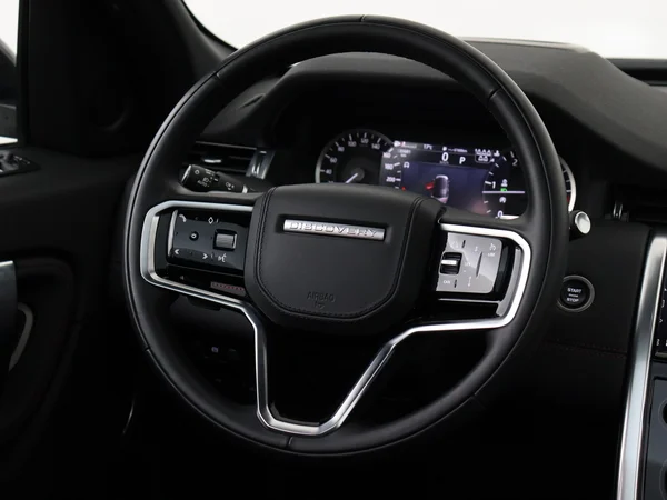 Land Rover Discovery Sport (2023) — foto 14 van 31