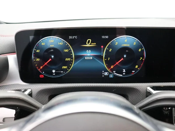 Mercedes-Benz CLA (2021) — foto 2 van 27