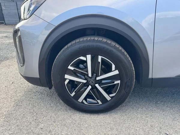 PEUGEOT 2008 (2025) — foto 16 van 24