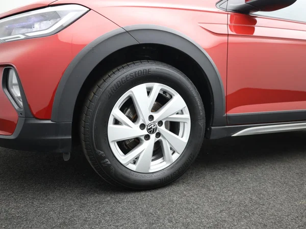 VOLKSWAGEN Taigo (2023) — foto 3 van 20