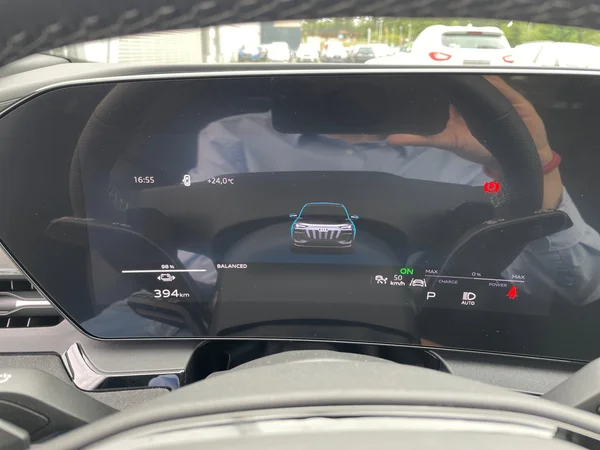 AUDI Q6 e-tron (2024) — foto 4 van 24