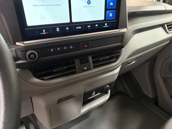 Volkswagen Transporter (2025) — foto 8 van 27