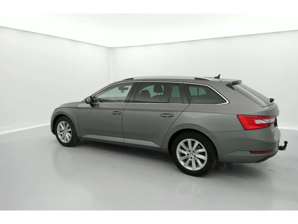 SKODA Superb Combi (2021) — foto 36 van 36