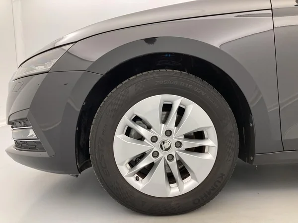 SKODA Octavia Combi (2021) — foto 3 van 35