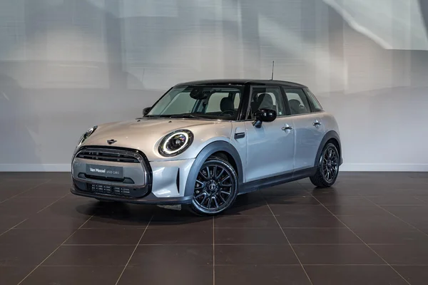 MINI Cooper (2024) — foto 12 van 35