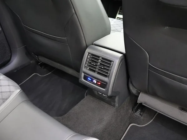 VOLKSWAGEN Golf VIII SW (2024) — foto 20 van 31