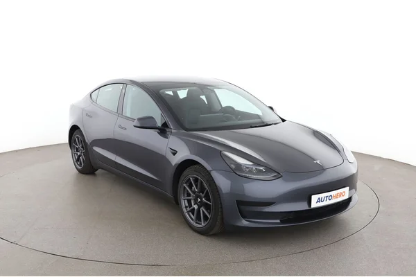 Tesla Model 3 (2022) — foto 14 van 16