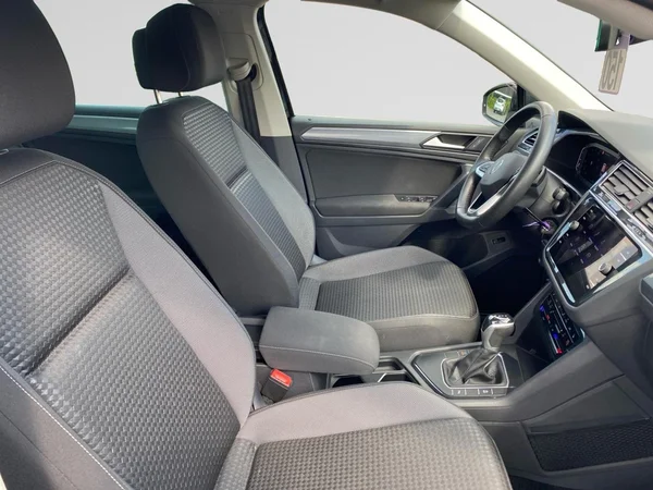 VOLKSWAGEN Tiguan (2023) — foto 3 van 8