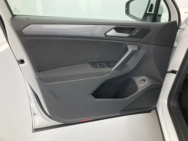 VOLKSWAGEN Tiguan (2021) — foto 11 van 36