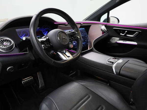 Mercedes-Benz EQE (2022) — foto 10 van 72