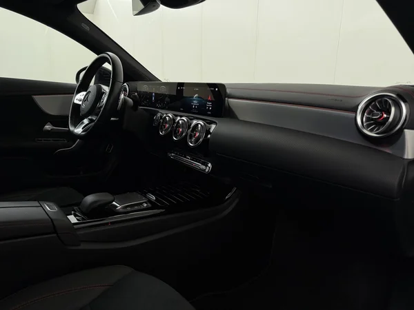 MERCEDES CLA 180 (2022) — foto 3 van 29