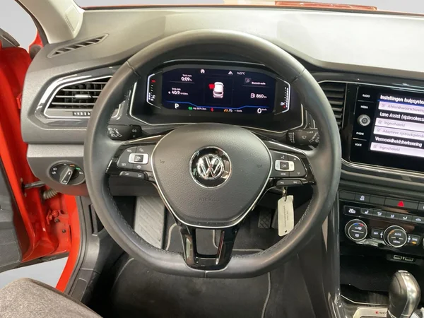 VOLKSWAGEN T-Roc (2019) — foto 4 van 21