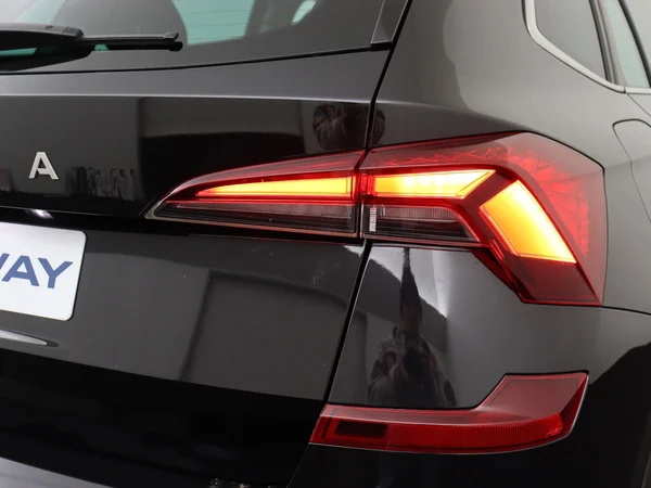SKODA Kamiq (2024) — foto 8 van 18