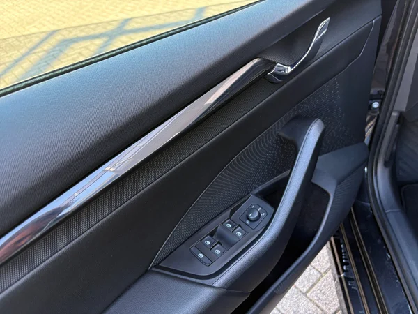 SKODA Octavia Combi (2020) — foto 6 van 24