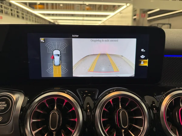 Mercedes-Benz GLB-180 (2021) — foto 16 van 31